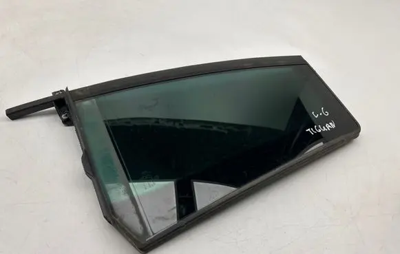 Volkswagen Tiguan Rear vent window glass 43R008600