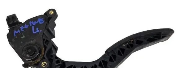 Accelerator throttle pedal