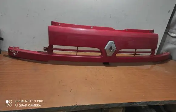 Renault Master II Front bumper upper radiator grill 7700352125 M7041