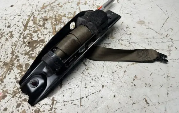 Volvo XC70 Front seatbelt 