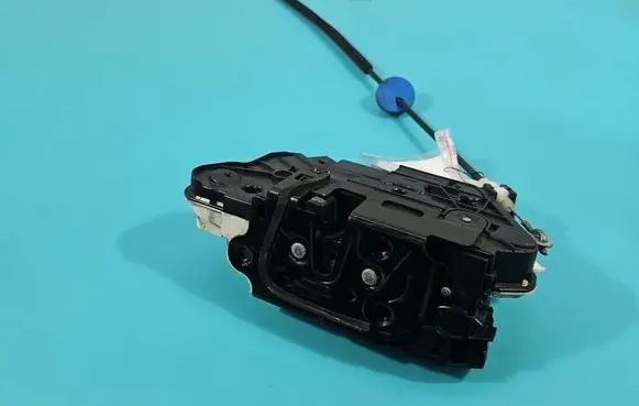 Volkswagen Scirocco Front door lock 5N1837015C IMPRK1570561