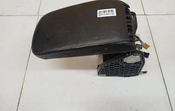 Skoda Superb B6 (3T) Armrest 