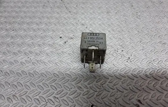 Volkswagen PASSAT B5 Other relay 443951253K