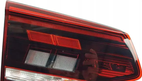 Volkswagen PASSAT B8 Tailgate rear/tail lights 3G9945093H