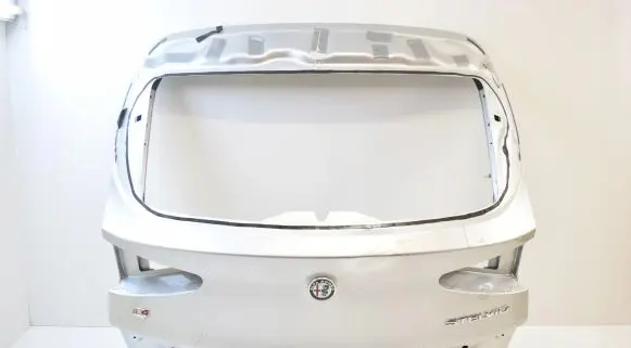 Alfa Romeo Stelvio Tailgate/trunk/boot lid