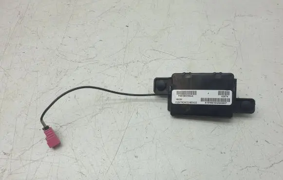 Chrysler Pacifica Antenna control unit P68186558AA P68186558 68186558AA