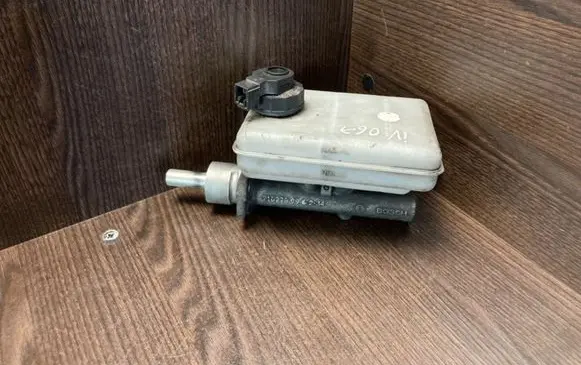 Iveco Daily 4th gen Master brake cylinder 21027999
