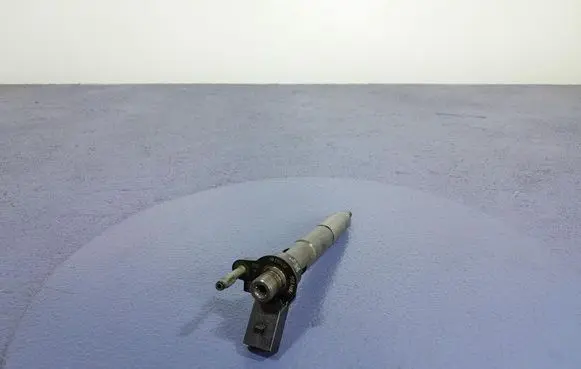 Audi A4 S4 B7 8E 8H Fuel injector 8571563