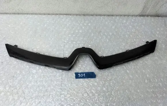 Renault Clio IV Front bumper upper radiator grill 620787878R