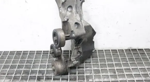 KIA Sorento Generator/alternator bracket 