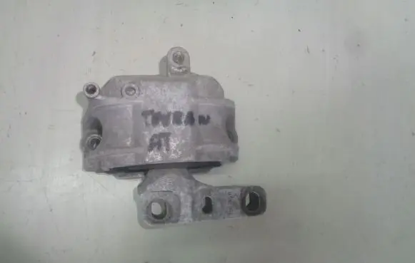 Volkswagen Touran I Engine mount bracket 1K0199262AT