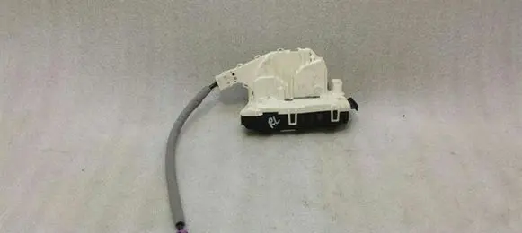 Mercedes-Benz GLA W156 Rear door lock A2047303535