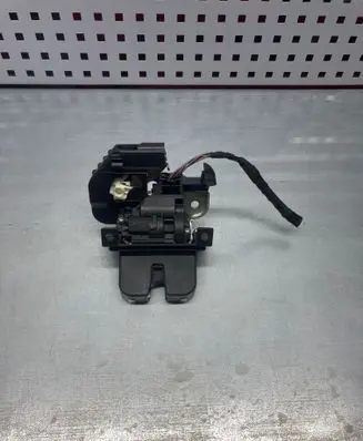 Skoda Superb B6 (3T) Tailgate/trunk/boot lock/catch/latch 8K9827505