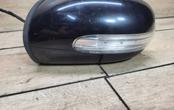 Mercedes-Benz C W203 Front door electric wing mirror 413133417