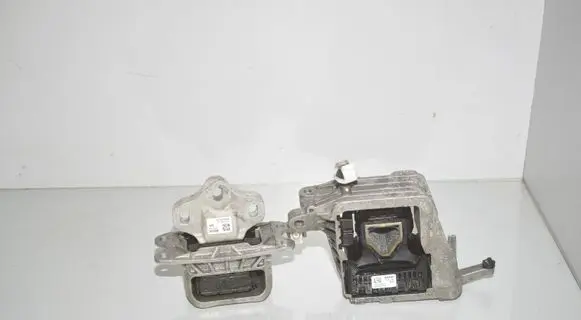 Engine mount bracket