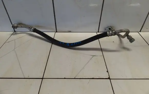 Suzuki Swift I Air conditioning (A/C) pipe/hose