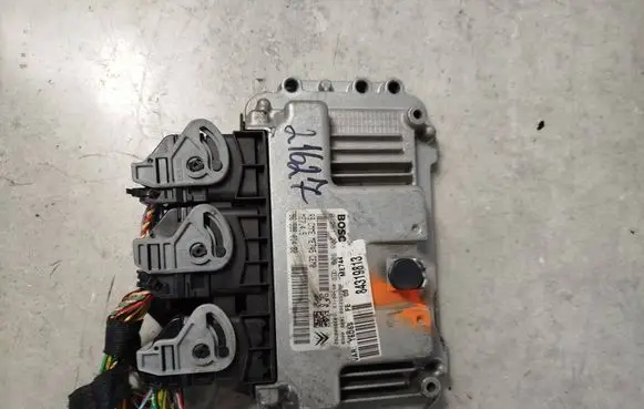 Peugeot 307 CC Engine control unit/module 9659901480 0261208909