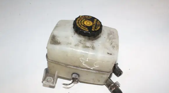 Lexus RX 330 - 350 - 400H Brake fluid reservoir 