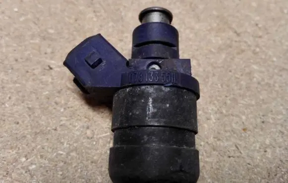 Audi A6 S6 C5 4B Fuel injector 078133551L