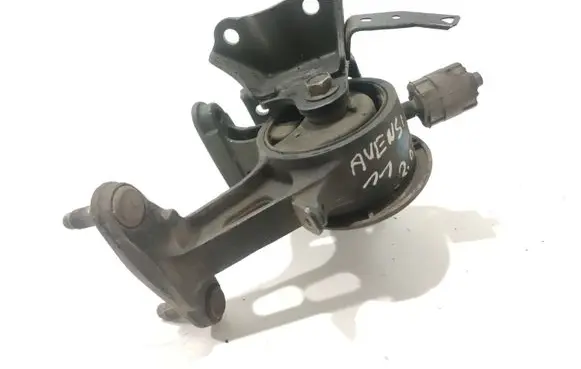 Toyota Avensis T270 Engine mount bracket
