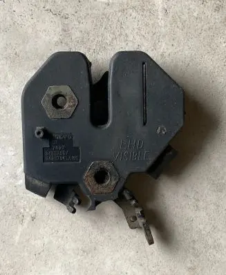 Volvo XC70 Engine bonnet/hood lock/catch 9483765 9483764 7890