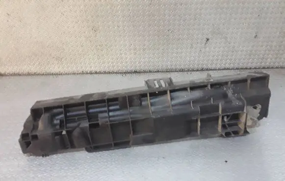 BMW 1 E81 E87 Radiator mount bracket 11074810