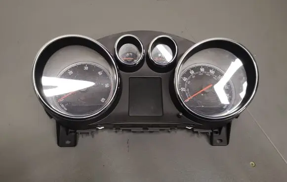 Opel Zafira C Speedometer (instrument cluster) 769166750U