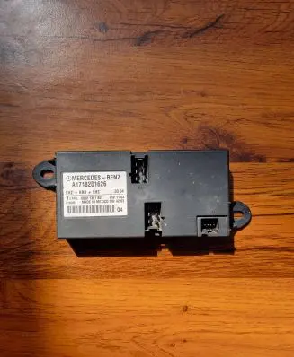 Mercedes-Benz SLK R171 Seat control module A1718201626 00001381B2