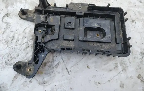 Volkswagen Touran I Battery tray 1K0915333