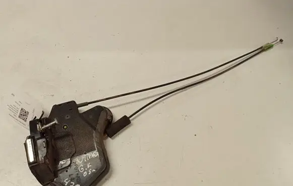 Suzuki Grand Vitara II Rear door lock 51110085