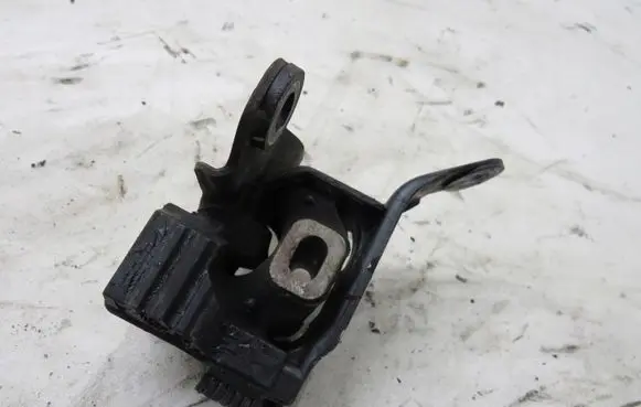 Mazda 2 Gearbox mounting bracket 11111