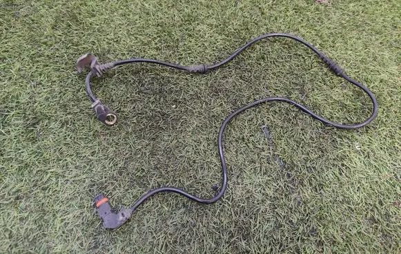 Mercedes-Benz S W221 ABS brake wheel speed sensor A2219055700