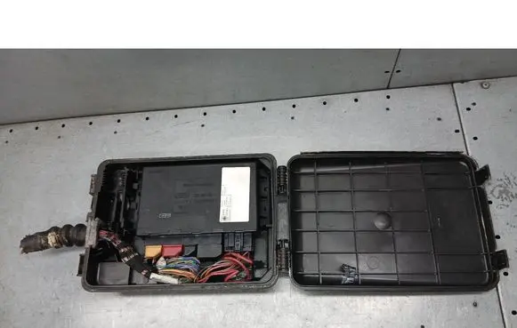Audi A6 S6 C5 4B Comfort/convenience module 8D0927613