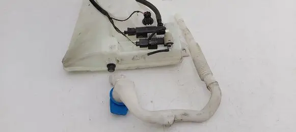 Volkswagen Touareg II Windshield washer fluid reservoir/tank 7P6955463 7P6955970B