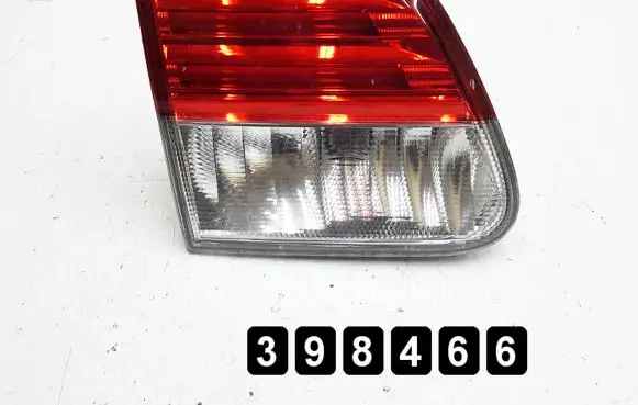 Toyota Avensis T270 Tailgate rear/tail lights