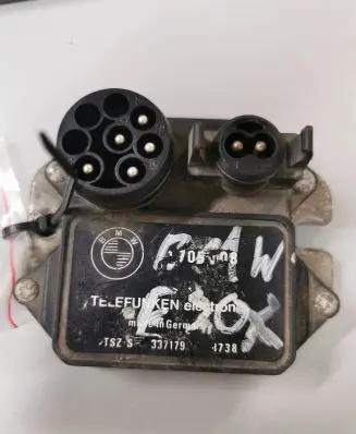 BMW 3 E36 Ignition amplifier control unit 1705608 337179
