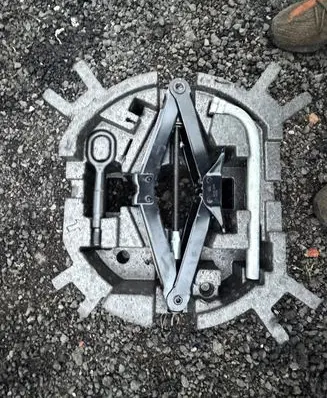 Volkswagen PASSAT B8 Tool set