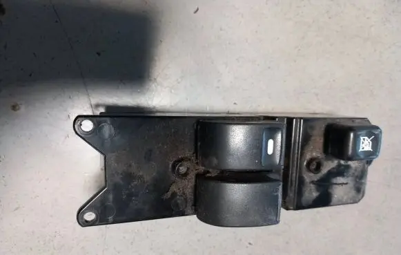 Mitsubishi Colt Electric window control switch MR587477 C8DD351M