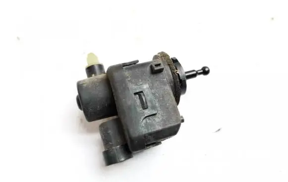 Headlight level adjustment motor