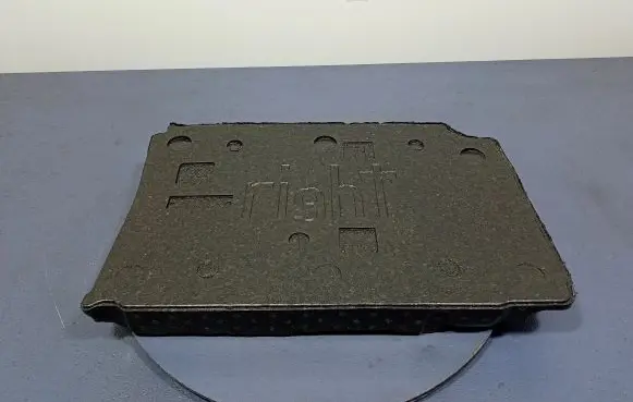 Engine bonnet/hood sound/heat insulation