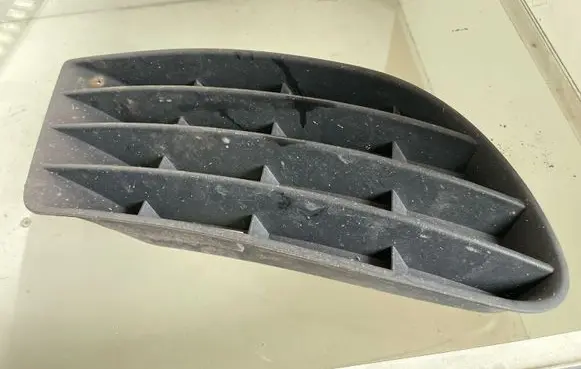 Volkswagen Golf Plus Front bumper lower grill 5M0853665