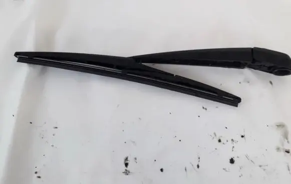 Toyota Avensis T270 Rear wiper blade arm