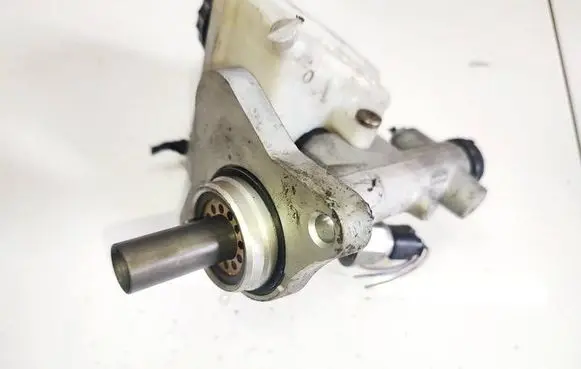 Mercedes-Benz C W203 Master brake cylinder 20123
