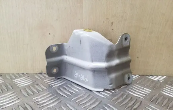 Chevrolet Captiva Fender mounting bracket