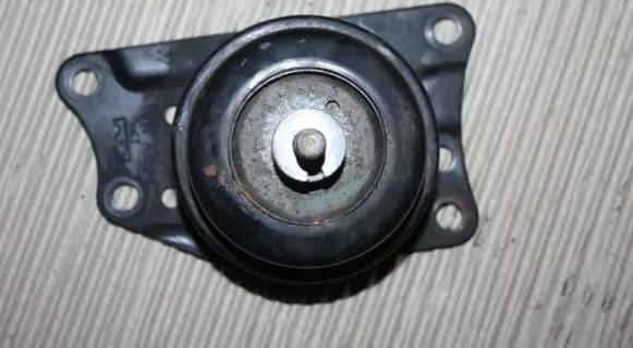 Audi A1 Engine mount bracket 6R0199262B