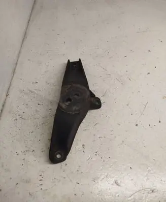 Engine mounting bracket