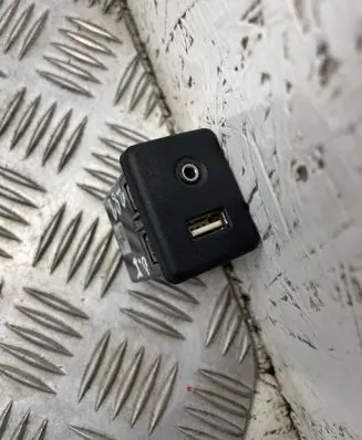 Opel Insignia A USB socket connector 22875063