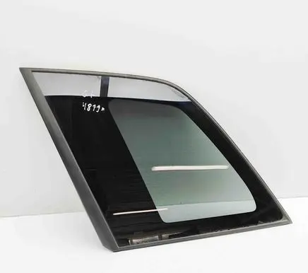 Suzuki Grand Vitara II Rear side window 8457065J01