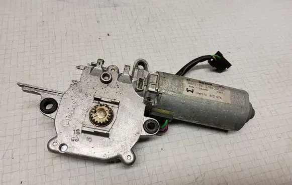 Mercedes-Benz E W210 Sunroof motor/actuator 2028200509 0390200001