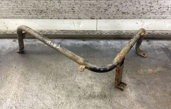 Fuel tank mounting bracket